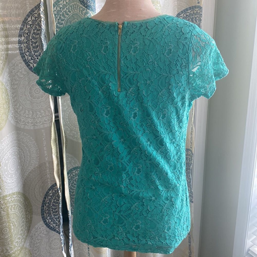 Valerie Bertinelli. Teal, flowered lace blouse with zipper backing. Womens L.